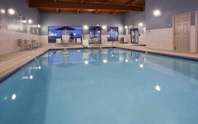 Holiday Inn Express & Suites Minneapolis – West End by IHG