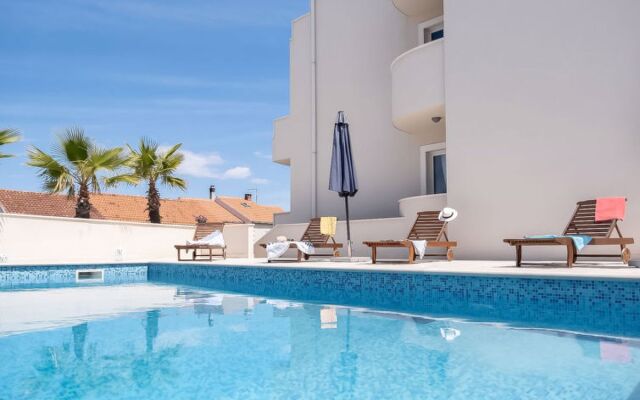 Villa 2 Pools 18907