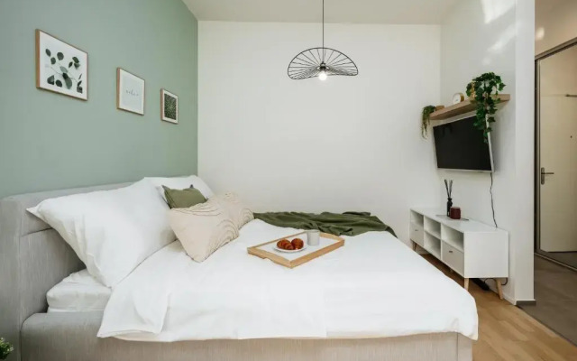 Spacious Studio in Smíchov by Prague Days