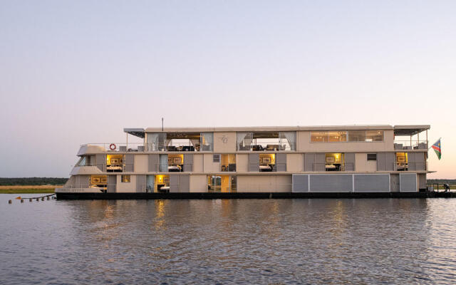 Zambezi Queen by Mantis