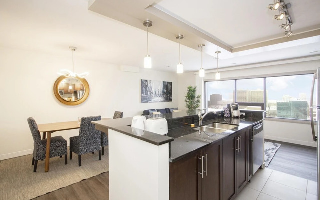 Luxurious 1bdrm Apartment With Parking and Wi-fi