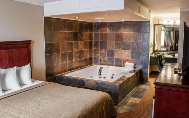 Quality Inn & Suites Fife Seattle