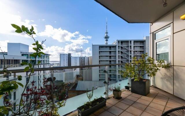 Stunning Three Bedroom Home Near Sky Tower