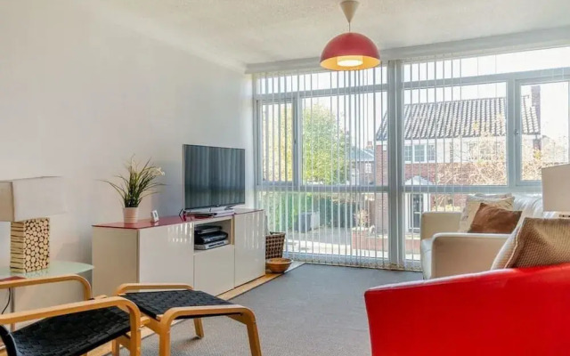 Central Townhouse With Double Terrace and Free Parking