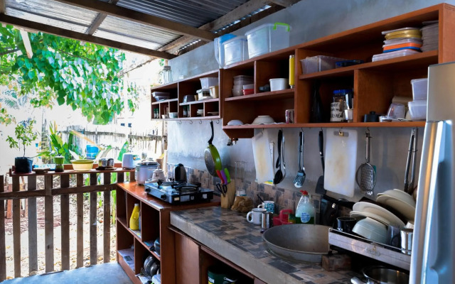 Sinag Hostel - Adults Only