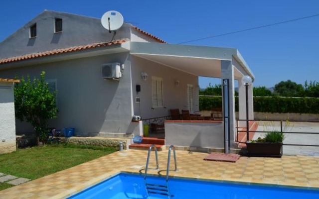 Villa With 2 Bedrooms In Floridia With Private Pool Enclosed Garden And Wifi 12 Km From The Beach