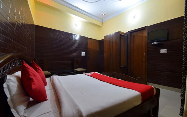 OYO 28146 Hotel Virsa
