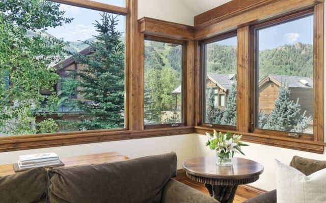 Fox Crossing Luxury Home