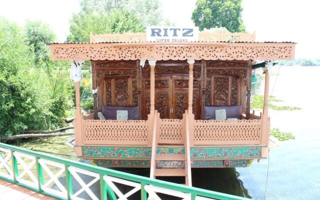 RITZ Houseboats