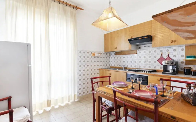 Pisa Hospital Apartment With Parking And Balcony