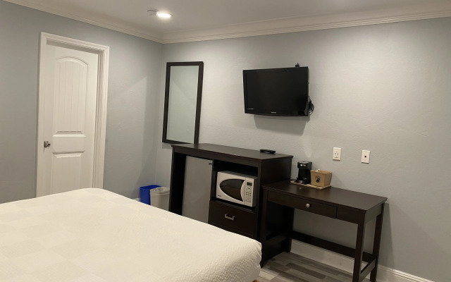 Aura Inn Monterey