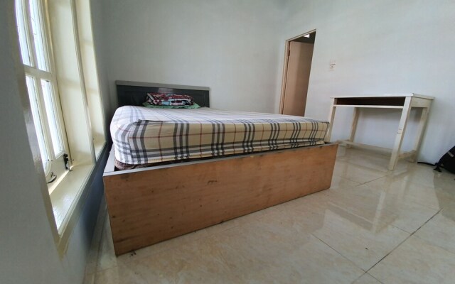 OYO 2198 Fatima Guest House Syariah