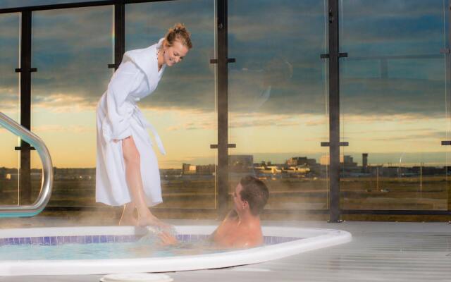 Applause Hotel by CLIQUE