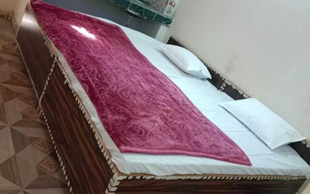 POP Royal Guest House Near GNIDA Office Metro Station