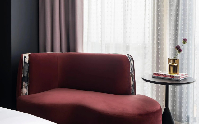 Renaissance Milwaukee West Hotel