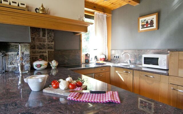 Casa Lola Pirene