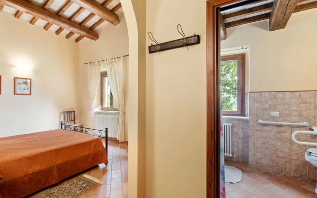 Villa in Belforte All'isauro With Pool