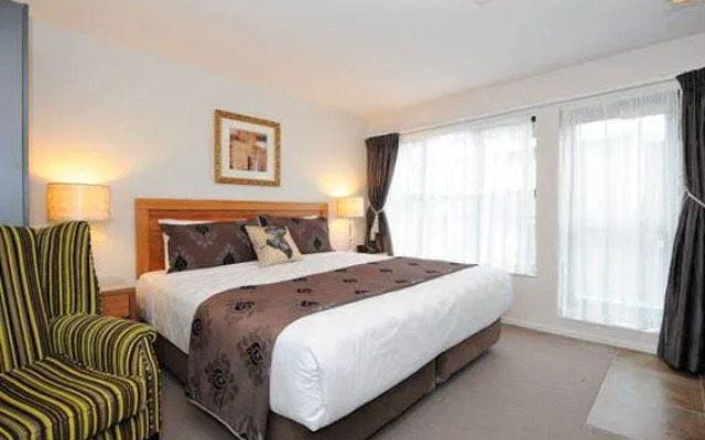 Quality Suites Alexander Inn