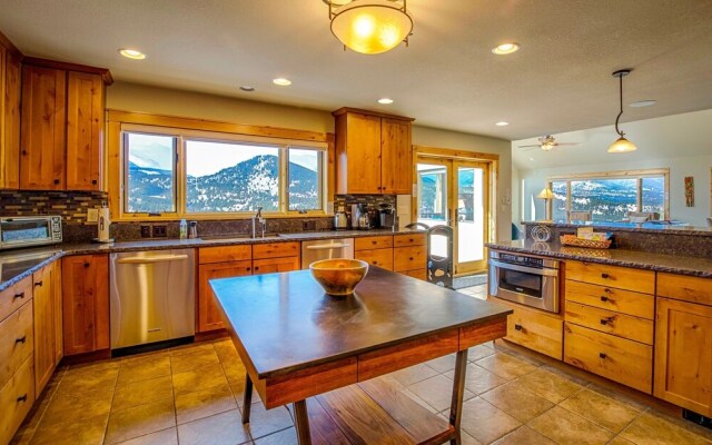 Mapes Luxury Vacation At Windcliff 5 Bedroom Home by RedAwning