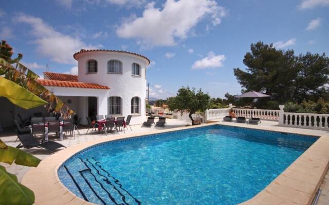 Villa - 12 Bedrooms with Pool and WiFi - 104986