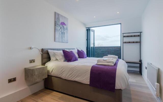 Central Penthouse with Hot Tub & Views 22
