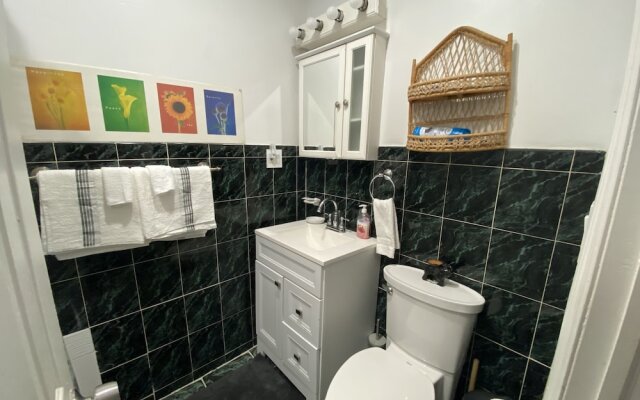 "room in Guest Room - 7privateroom Jacuzzi/massage Seat/parking/15mins2ny"