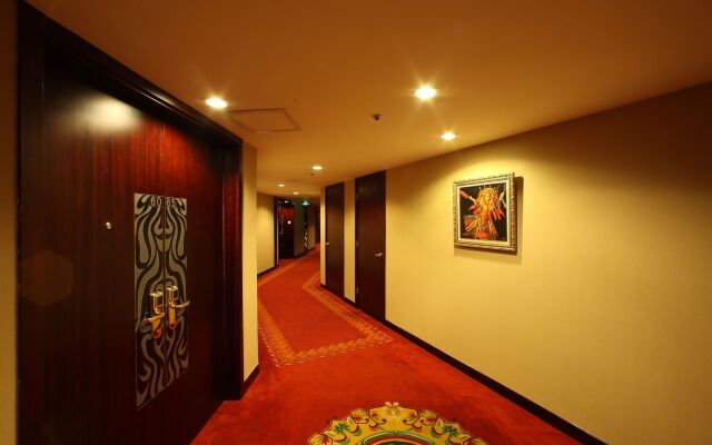 Jianguo Qianmen Hotel