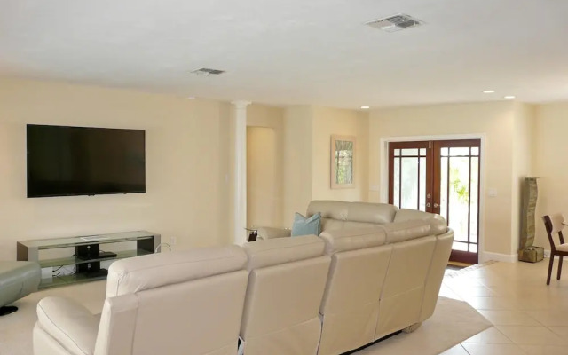 1107 Edington Place