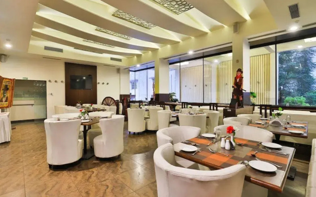 OYO 13479 Hotel Grand Nakshatra