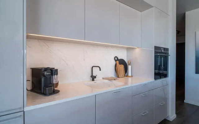 Ocean Breeze Luxury Apartment