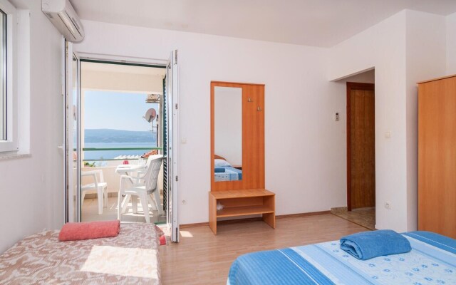 Stunning Apartment in Stanici With Wifi