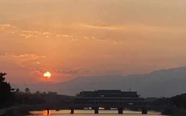 Qianmei International Hotel (Shaoguan Nanxiong Covered Bridge)
