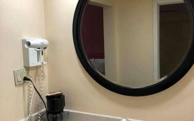 Scottish Inn & Suites