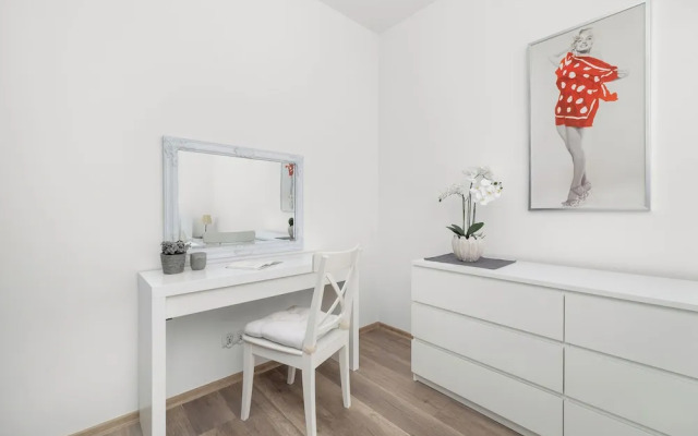 Cracow Apartment With Terrace by Renters