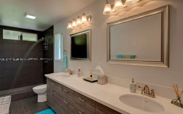 Hale O'hia Lehua 3 Bedroom Home by RedAwning