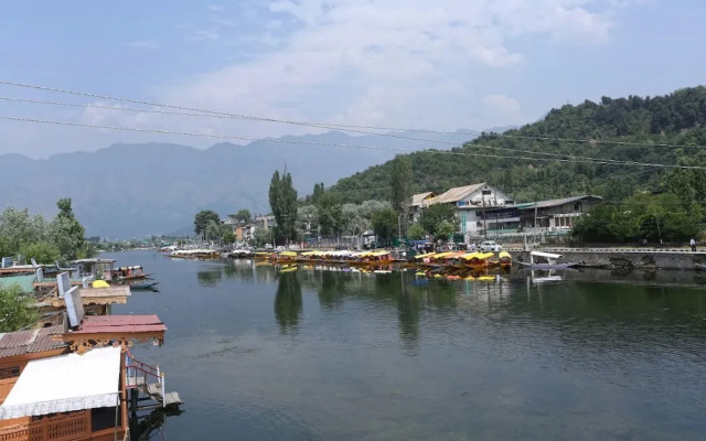 Ritz HouseBoat Srinagar