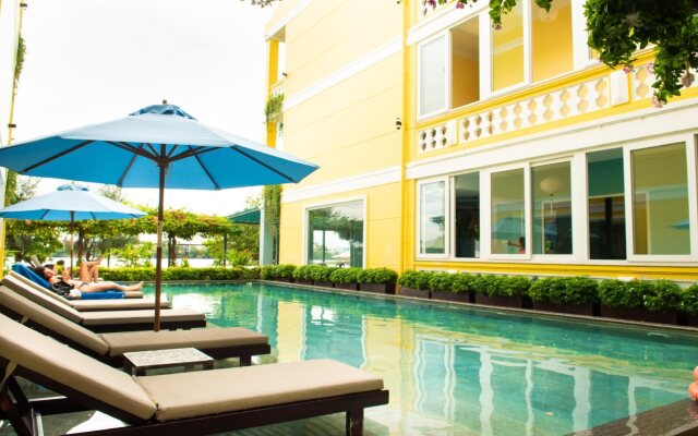 Triple Riverside Villa Hotel Hoian