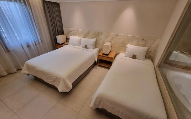 Pine Grove Hotel