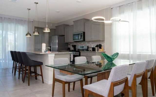 7316 Luxury Home 5BD Near Disney