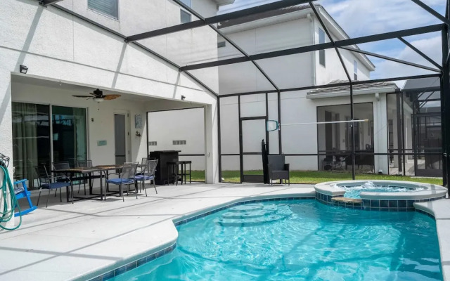 Spacious 6-bedroom Retreat Near Disney Parks