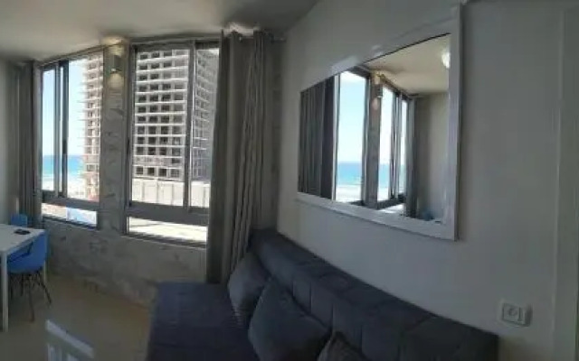 Colony Beach Bat Yam Apartments