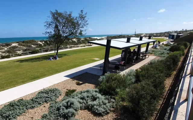 Scarborough Beach Front Resort Shell 13