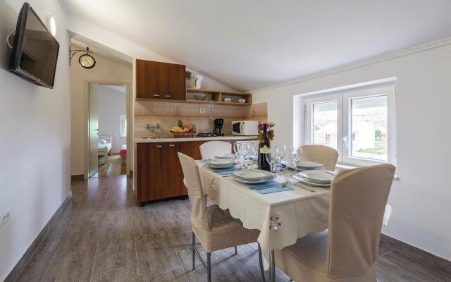 Stunning Apartment in Porec With 2 Bedrooms, Wifi and Outdoor Swimming Pool