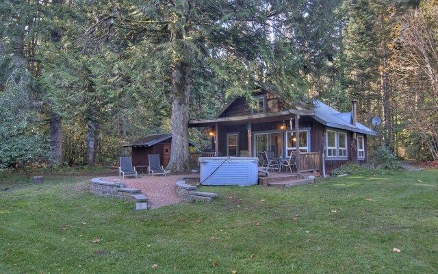 Mysty Mountain Cabin with Hot Tub