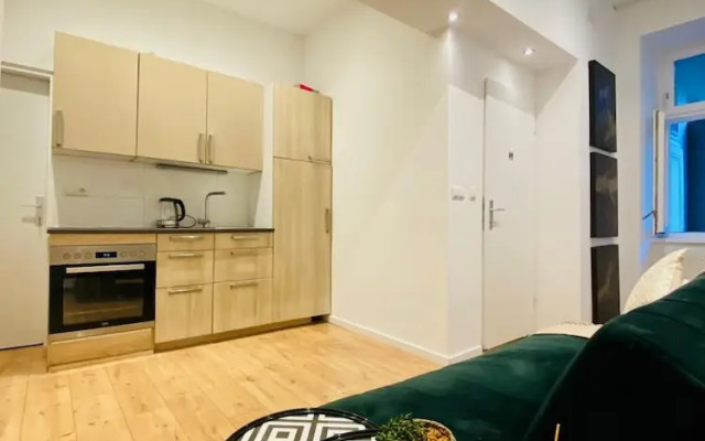 Comfy and Scenic 4BR Stay in Ottakring