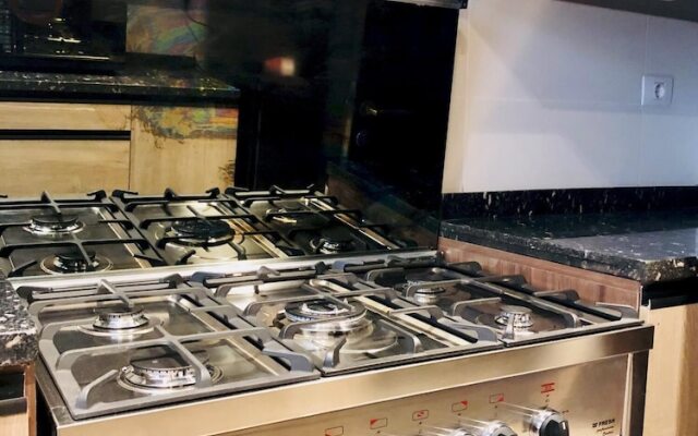 Vesta - Luxury Apt - 3BR - CFC X