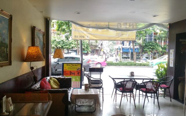 Relax Time Silom - Hostel