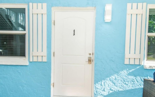 Fort Pierce - 2BD 2BA Tropical Surfside Retreat