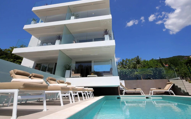Stylish Apartment 100m from the Beach