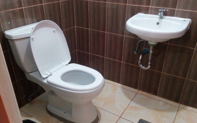 Emok's Guest House - Hostel